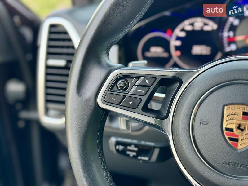 Позашляховик / Кросовер Porsche Cayenne 2018 в Києві