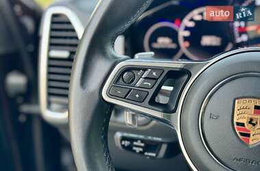 Внедорожник / Кроссовер Porsche Cayenne 2018 в 