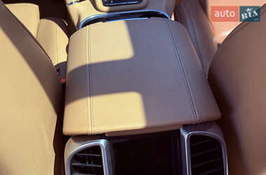 Внедорожник / Кроссовер Porsche Cayenne 2013 в 