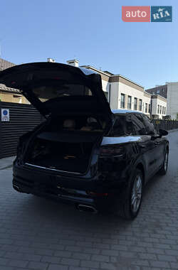 Внедорожник / Кроссовер Porsche Cayenne 2019 в 