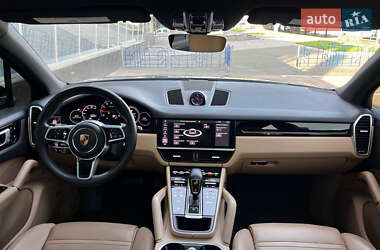 Внедорожник / Кроссовер Porsche Cayenne 2020 в 
