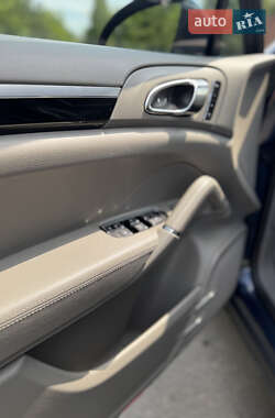 Внедорожник / Кроссовер Porsche Cayenne 2013 в 