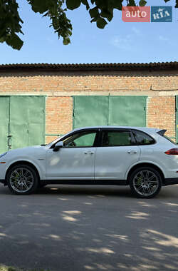 Внедорожник / Кроссовер Porsche Cayenne 2017 в 