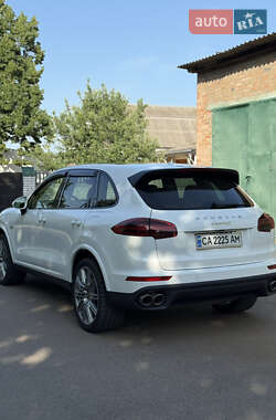 Внедорожник / Кроссовер Porsche Cayenne 2017 в 