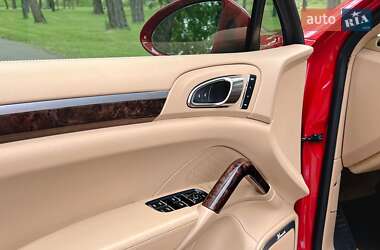 Внедорожник / Кроссовер Porsche Cayenne 2015 в 