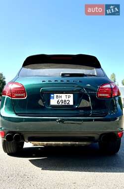 Внедорожник / Кроссовер Porsche Cayenne 2012 в 