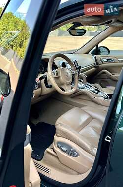 Внедорожник / Кроссовер Porsche Cayenne 2012 в 