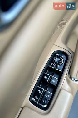 Внедорожник / Кроссовер Porsche Cayenne 2012 в 