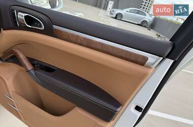 Внедорожник / Кроссовер Porsche Cayenne 2013 в 