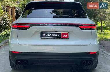 Внедорожник / Кроссовер Porsche Cayenne 2021 в 