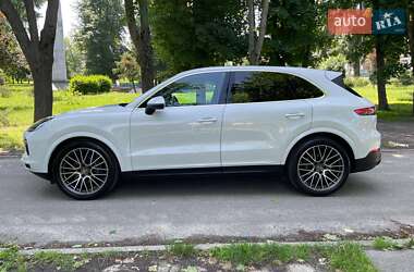 Внедорожник / Кроссовер Porsche Cayenne 2021 в 