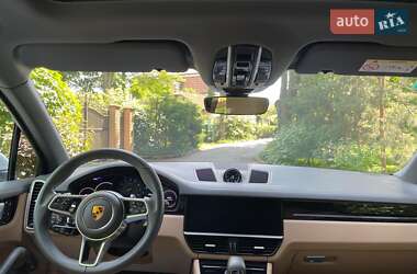Внедорожник / Кроссовер Porsche Cayenne 2021 в 