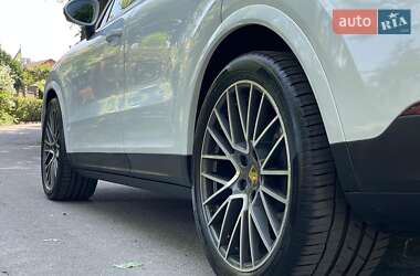 Внедорожник / Кроссовер Porsche Cayenne 2021 в 