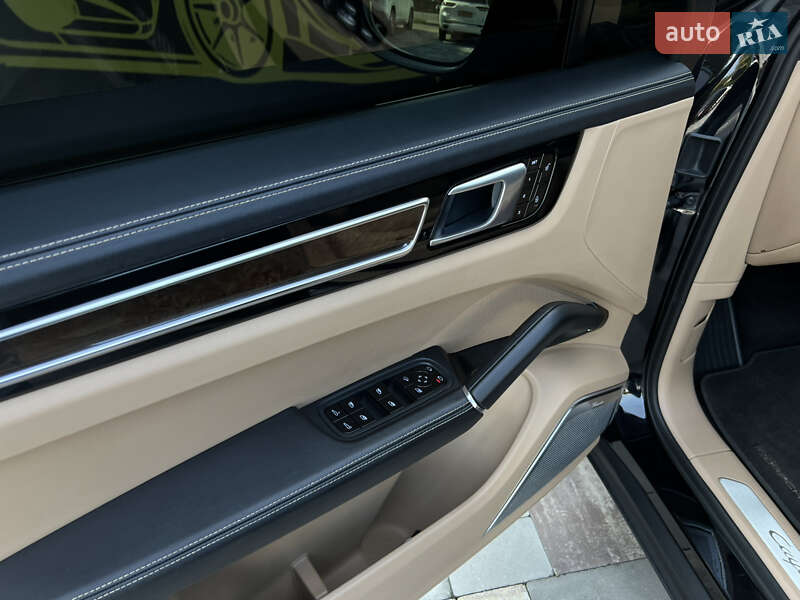 Внедорожник / Кроссовер Porsche Cayenne 2018 в Киеве