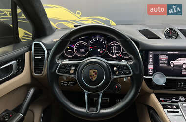Внедорожник / Кроссовер Porsche Cayenne 2018 в 