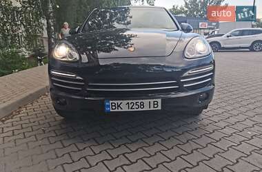 Внедорожник / Кроссовер Porsche Cayenne 2014 в 