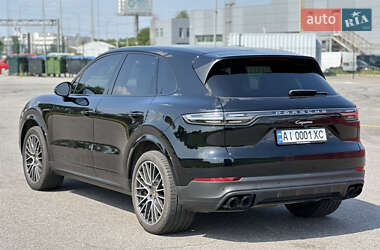 Позашляховик / Кросовер Porsche Cayenne 2021 в 