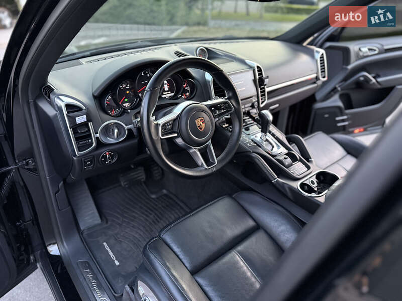 Позашляховик / Кросовер Porsche Cayenne 2017 в Києві