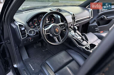 Внедорожник / Кроссовер Porsche Cayenne 2017 в 