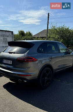 Внедорожник / Кроссовер Porsche Cayenne 2015 в 