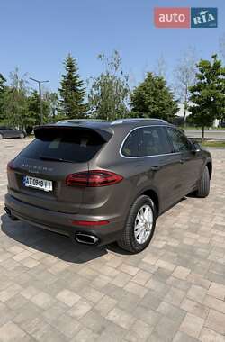 Внедорожник / Кроссовер Porsche Cayenne 2015 в 
