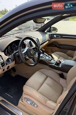 Внедорожник / Кроссовер Porsche Cayenne 2015 в 