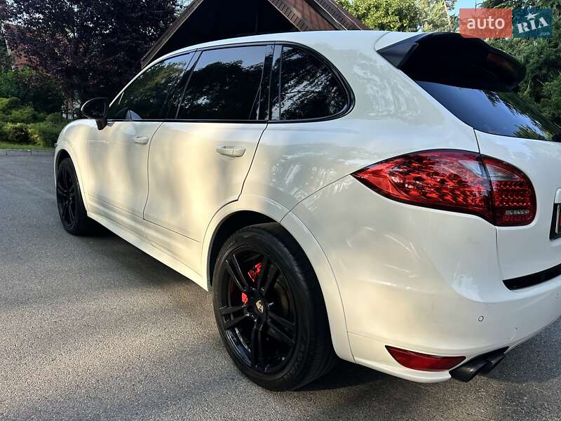Внедорожник / Кроссовер Porsche Cayenne 2010 в Киеве