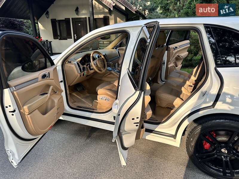 Внедорожник / Кроссовер Porsche Cayenne 2010 в Киеве