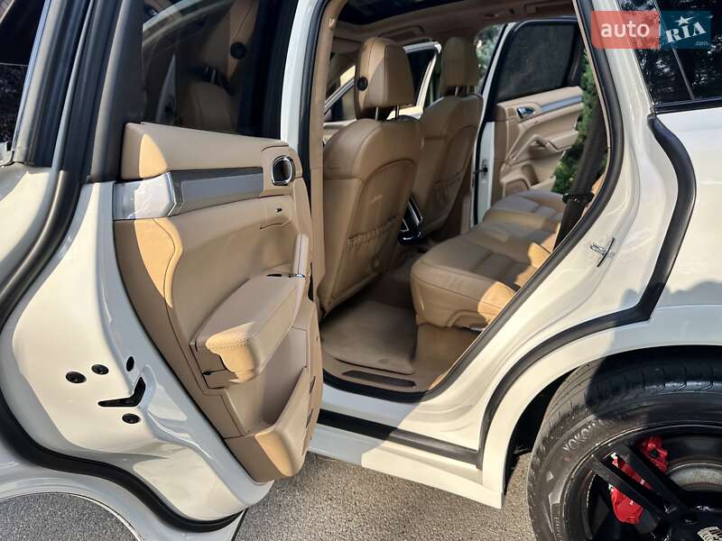 Внедорожник / Кроссовер Porsche Cayenne 2010 в Киеве