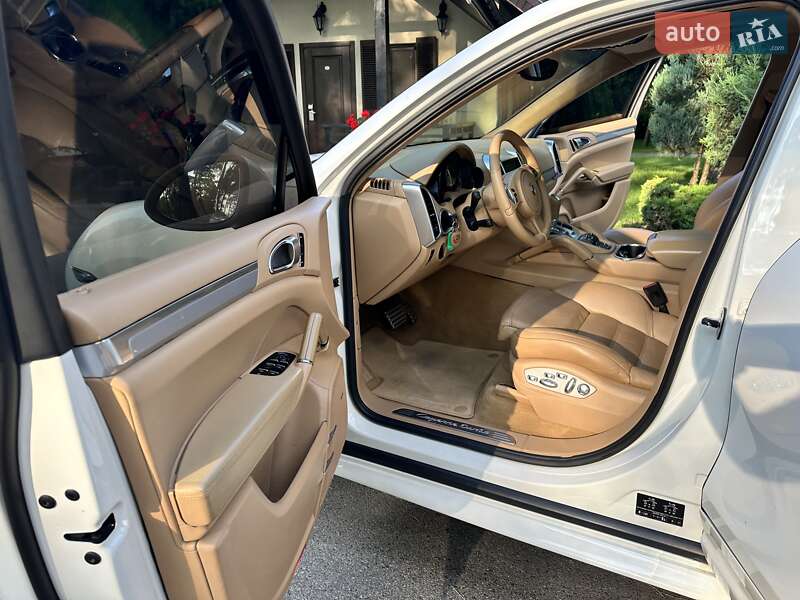 Внедорожник / Кроссовер Porsche Cayenne 2010 в Киеве