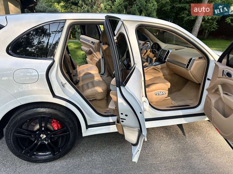 Внедорожник / Кроссовер Porsche Cayenne 2010 в Киеве