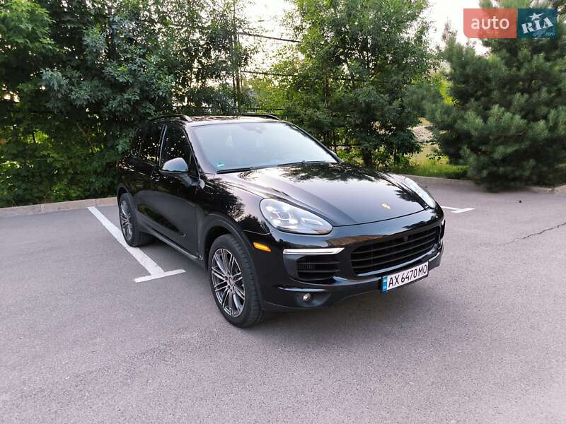 Внедорожник / Кроссовер Porsche Cayenne 2015 в 