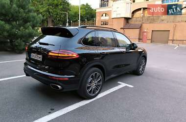 Внедорожник / Кроссовер Porsche Cayenne 2015 в 