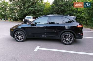 Внедорожник / Кроссовер Porsche Cayenne 2015 в 