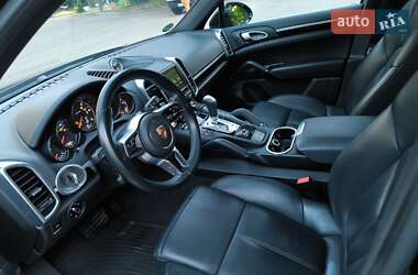 Внедорожник / Кроссовер Porsche Cayenne 2015 в 