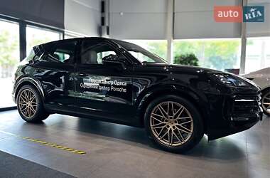Внедорожник / Кроссовер Porsche Cayenne 2024 в 