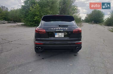 Внедорожник / Кроссовер Porsche Cayenne 2016 в 