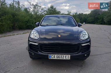 Внедорожник / Кроссовер Porsche Cayenne 2016 в 