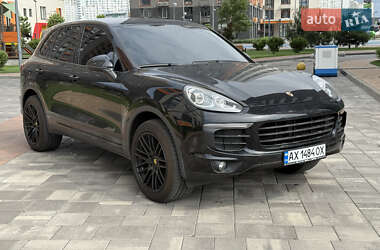 Внедорожник / Кроссовер Porsche Cayenne 2015 в 