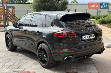 Внедорожник / Кроссовер Porsche Cayenne 2015 в 