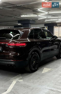 Внедорожник / Кроссовер Porsche Cayenne 2019 в 