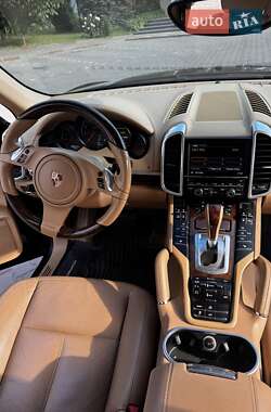 Внедорожник / Кроссовер Porsche Cayenne 2012 в 