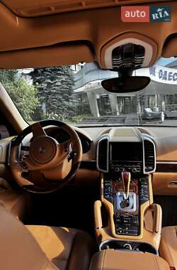 Внедорожник / Кроссовер Porsche Cayenne 2012 в 