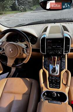 Внедорожник / Кроссовер Porsche Cayenne 2012 в 