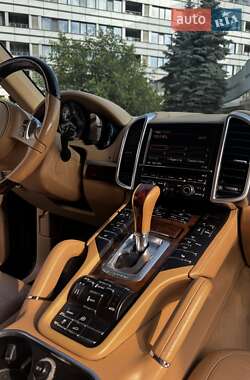 Внедорожник / Кроссовер Porsche Cayenne 2012 в 