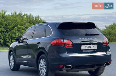 Внедорожник / Кроссовер Porsche Cayenne 2012 в 