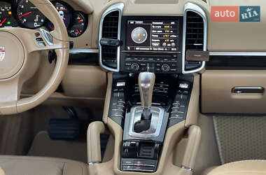 Внедорожник / Кроссовер Porsche Cayenne 2012 в 
