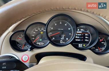 Внедорожник / Кроссовер Porsche Cayenne 2012 в 
