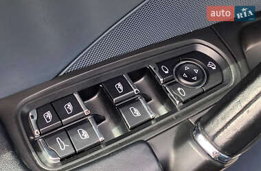 Позашляховик / Кросовер Porsche Cayenne 2012 в 