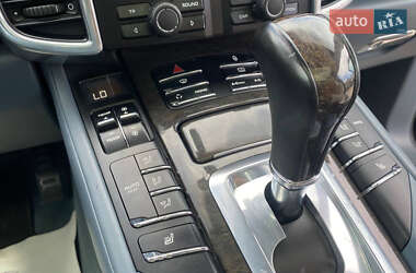 Позашляховик / Кросовер Porsche Cayenne 2012 в 